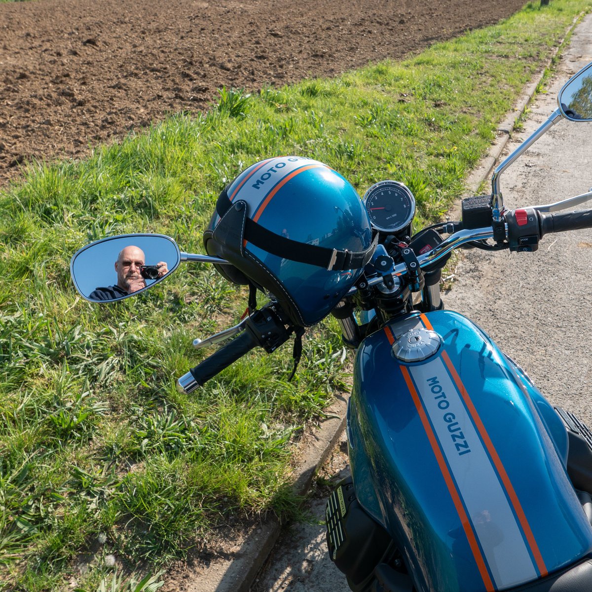 070 200421 Moto Guzzi 49 selfie.jpg