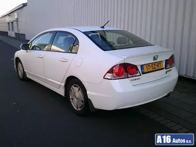 1honda-civic-civic-4dr-hybrid.webp