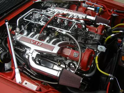 Jaguar V12 enginebay.webp